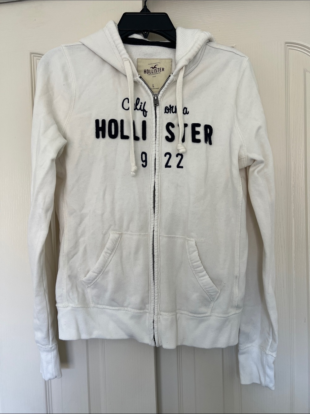 Vintage Hollister Women's Cream Zip-Up Teddy Hoodie with Navy Logo